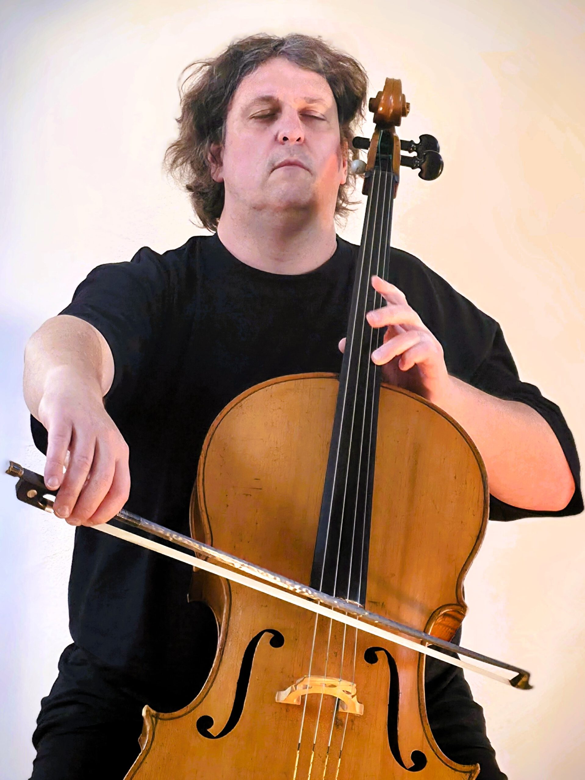 Cornelius Fauth Cello introvertiert Farbe 06-2025